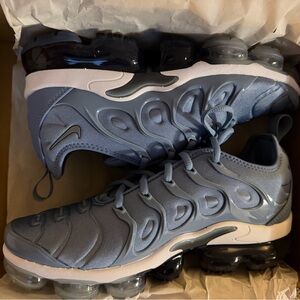 Nike Men's Athletic Shoes in Blue and Grey